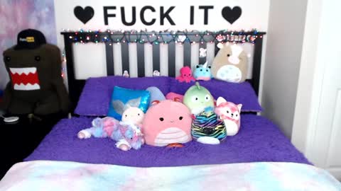 Snapshot of mackenziewolfe chatting on December 20, 7:12 am Mackenzie Wolfe online show from December 20, 7:12 am