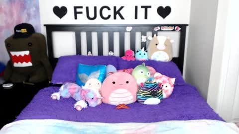 Snapshot of mackenziewolfe chatting on December 31, 7:31 am Mackenzie Wolfe online show from December 31, 7:31 am