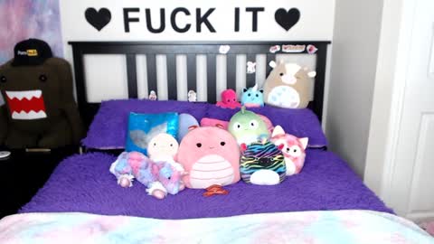 Snapshot of mackenziewolfe chatting on January 4, 9:32 am Mackenzie Wolfe online show from January 4, 9:32 am