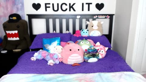 Snapshot of mackenziewolfe chatting on January 11, 7:49 am Mackenzie Wolfe online show from January 11, 7:49 am