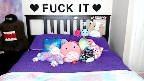 Snapshot of mackenziewolfe chatting on February 4, 8:13 am Mackenzie Wolfe online show from February 4, 8:13 am