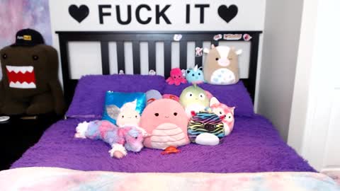 Snapshot of mackenziewolfe chatting on September 10, 5:40 am Mackenzie Wolfe online show from September 10, 5:40 am