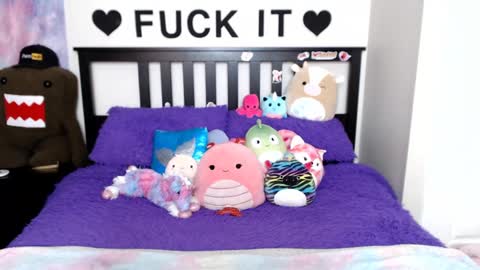 Snapshot of mackenziewolfe chatting on September 23, 6:16 am Mackenzie Wolfe online show from September 23, 6:16 am