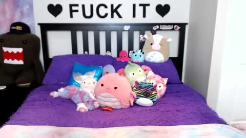 Snapshot of mackenziewolfe chatting on September 24, 5:11 am Mackenzie Wolfe online show from September 24, 5:11 am