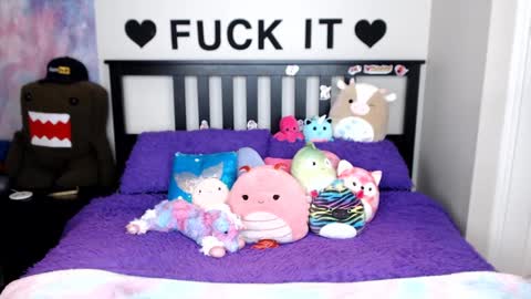 Snapshot of mackenziewolfe chatting on September 25, 5:22 am Mackenzie Wolfe online show from September 25, 5:22 am