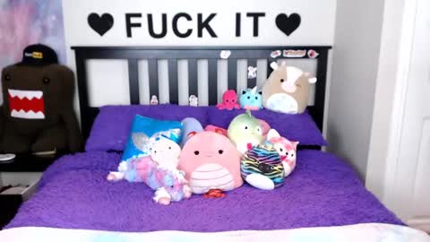 Snapshot of mackenziewolfe chatting on September 29, 6:29 am Mackenzie Wolfe online show from September 29, 6:29 am