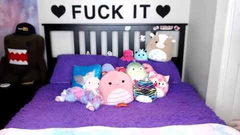 Snapshot of mackenziewolfe chatting on October 9, 3:04 am Mackenzie Wolfe online show from October 9, 3:04 am