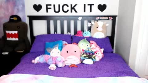 Snapshot of mackenziewolfe chatting on October 21, 2:56 am Mackenzie Wolfe online show from October 21, 2:56 am