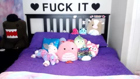 Snapshot of mackenziewolfe chatting on November 4, 4:55 am Mackenzie Wolfe online show from November 4, 4:55 am