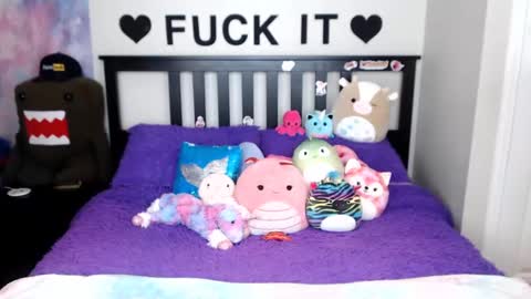 Snapshot of mackenziewolfe chatting on November 7, 4:45 am Mackenzie Wolfe online show from November 7, 4:45 am