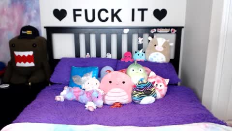 Snapshot of mackenziewolfe chatting on November 28, 3:09 am Mackenzie Wolfe online show from November 28, 3:09 am