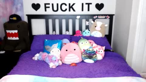 Snapshot of mackenziewolfe chatting on November 30, 3:10 am Mackenzie Wolfe online show from November 30, 3:10 am