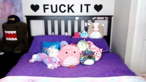 Snapshot of mackenziewolfe chatting on December 14, 4:40 am Mackenzie Wolfe online show from December 14, 4:40 am