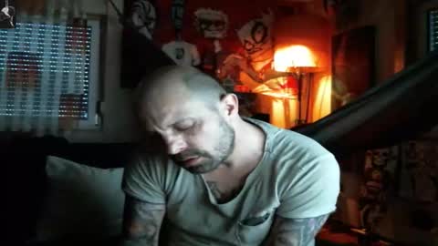 Snapshot of mad_dem0n chatting on November 27, 3:25 pm Manuel online show from November 27, 3:25 pm