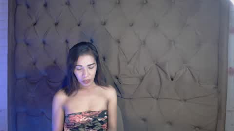 Snapshot of madalina1992 chatting on January 18, 2:36 am madalina1992 online show from January 18, 2:36 am