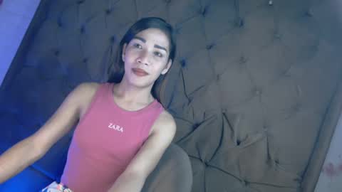 Snapshot of madalina1992 chatting on January 18, 5:41 am madalina1992 online show from January 18, 5:41 am