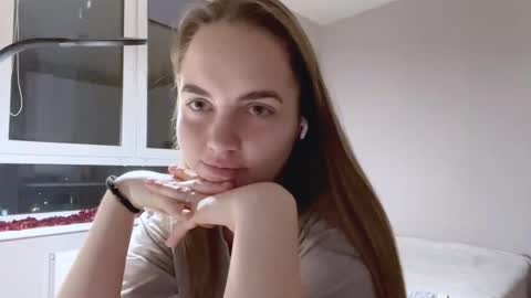 Snapshot of madalinereitsma chatting on December 16, 3:17 pm Alice online show from December 16, 3:17 pm