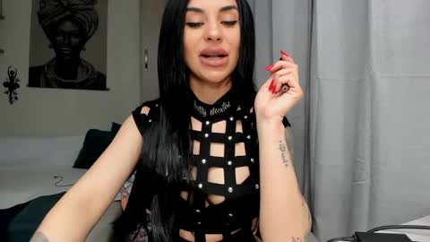 Snapshot of madam_jesse chatting on February 16, 8:00 pm Madam jesse online show from February 16, 8:00 pm