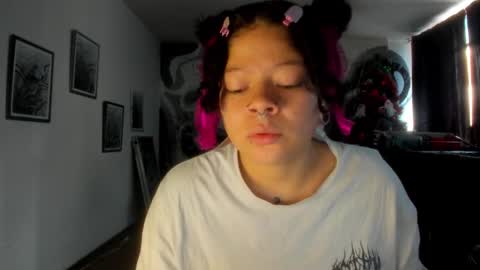 Snapshot of madam_sativa chatting on November 30, 4:00 pm di online show from November 30, 4:00 pm