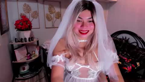 Snapshot of madame_ivy chatting on October 27, 10:19 am Ivy online show from October 27, 10:19 am