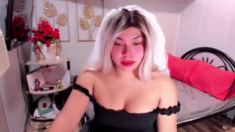 Snapshot of madame_ivy chatting on December 3, 9:51 am Ivy online show from December 3, 9:51 am