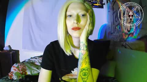 Snapshot of madame_lucifer chatting on November 2, 8:39 am Madame Lucifer online show from November 2, 8:39 am