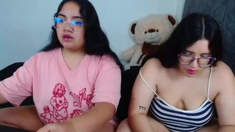 Snapshot of maddie_and_chelsea_ chatting on January 6, 2:58 am Maddie and Chelsea online show from January 6, 2:58 am