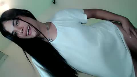 Snapshot of maddiejackson chatting on January 27, 11:22 pm Im ZY DONT FORGET TO FOLLOW ME - online show from January 27, 11:22 pm