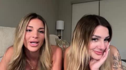 Snapshot of maddiemeadows chatting on November 4, 4:00 am maddie online show from November 4, 4:00 am