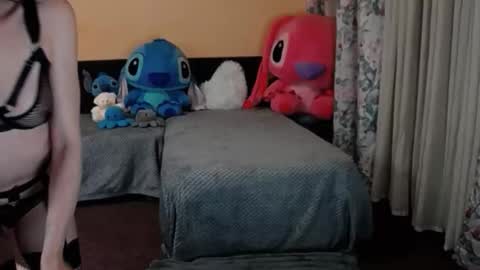 Snapshot of maddison_summer chatting on November 18, 10:47 pm Maddison Summer online show from November 18, 10:47 pm