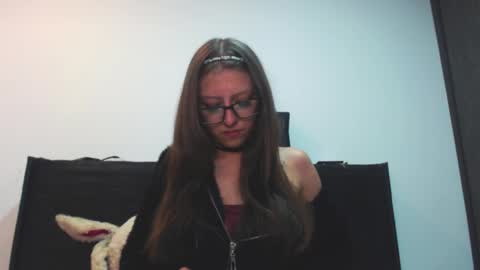 Snapshot of maddy_14 chatting on November 6, 11:15 pm Maddy UwU online show from November 6, 11:15 pm