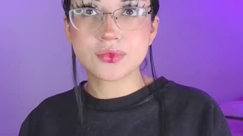 Snapshot of maddyghost chatting on December 2, 10:05 pm Please followme and rate me your thumbs up online show from December 2, 10:05 pm