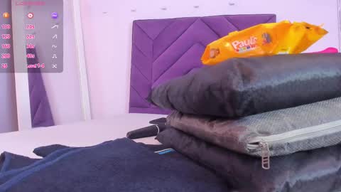 Snapshot of maddyjohnsonn chatting on February 19, 3:39 am maddyjohnsonn online show from February 19, 3:39 am