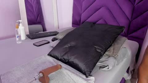 Snapshot of maddyjohnsonn chatting on September 17, 3:41 am maddyjohnsonn online show from September 17, 3:41 am