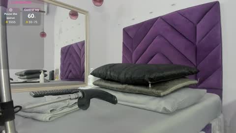 Snapshot of maddyjohnsonn chatting on November 24, 3:39 am maddyjohnsonn online show from November 24, 3:39 am