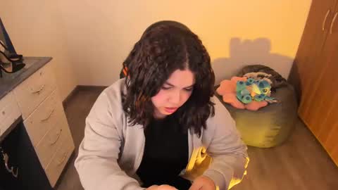 madelaine_taylor online show from October 17, 4:15 am