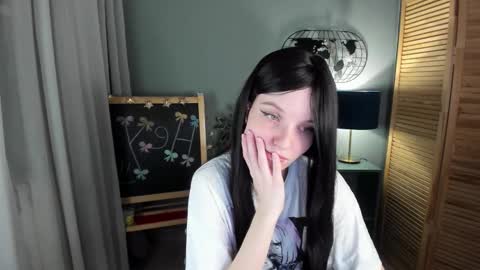 Snapshot of madelaines chatting on November 18, 9:36 am madelaines online show from November 18, 9:36 am