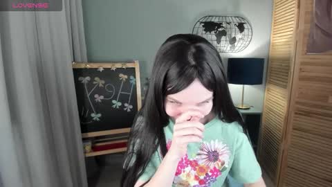 Snapshot of madelaines chatting on November 30, 8:40 am madelaines online show from November 30, 8:40 am