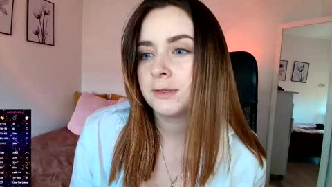 madelamee online show from October 14, 8:20 pm