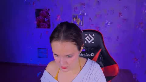 Snapshot of madeline_doll chatting on November 16, 8:14 pm Madeline online show from November 16, 8:14 pm