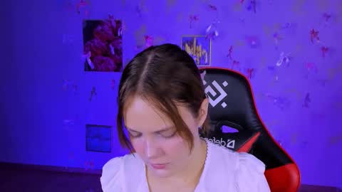 Snapshot of madeline_doll chatting on November 18, 8:35 pm Madeline online show from November 18, 8:35 pm