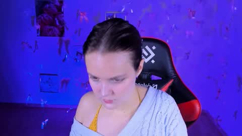 Snapshot of madeline_doll chatting on November 21, 8:35 am Madeline online show from November 21, 8:35 am