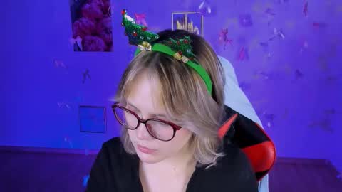 Snapshot of madeline_doll chatting on November 30, 1:48 pm Madeline online show from November 30, 1:48 pm