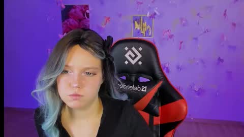 Snapshot of madeline_doll chatting on December 4, 8:39 pm Madeline online show from December 4, 8:39 pm