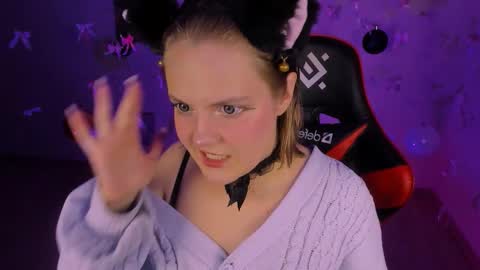 Snapshot of madeline_doll chatting on December 19, 11:34 pm Madeline online show from December 19, 11:34 pm