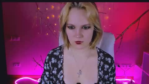 Snapshot of madeline_doll chatting on February 11, 5:12 am Madeline online show from February 11, 5:12 am