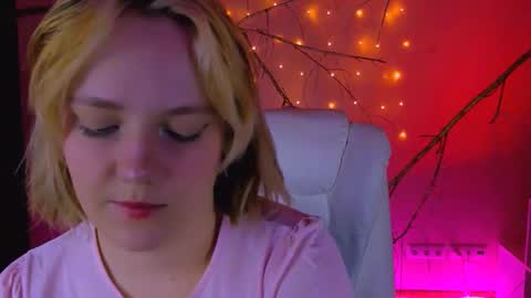 Snapshot of madeline_doll chatting on February 22, 11:31 am Madeline online show from February 22, 11:31 am