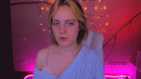 Snapshot of madeline_doll chatting on February 24, 7:56 pm Madeline online show from February 24, 7:56 pm