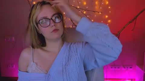 Snapshot of madeline_doll chatting on February 25, 8:07 pm Madeline online show from February 25, 8:07 pm