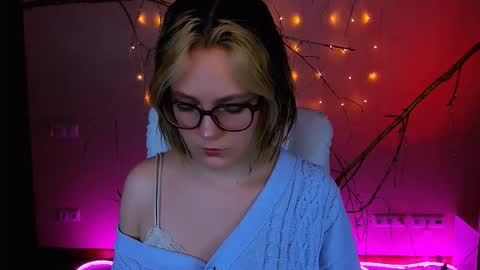 Snapshot of madeline_doll chatting on February 26, 8:52 pm Madeline online show from February 26, 8:52 pm